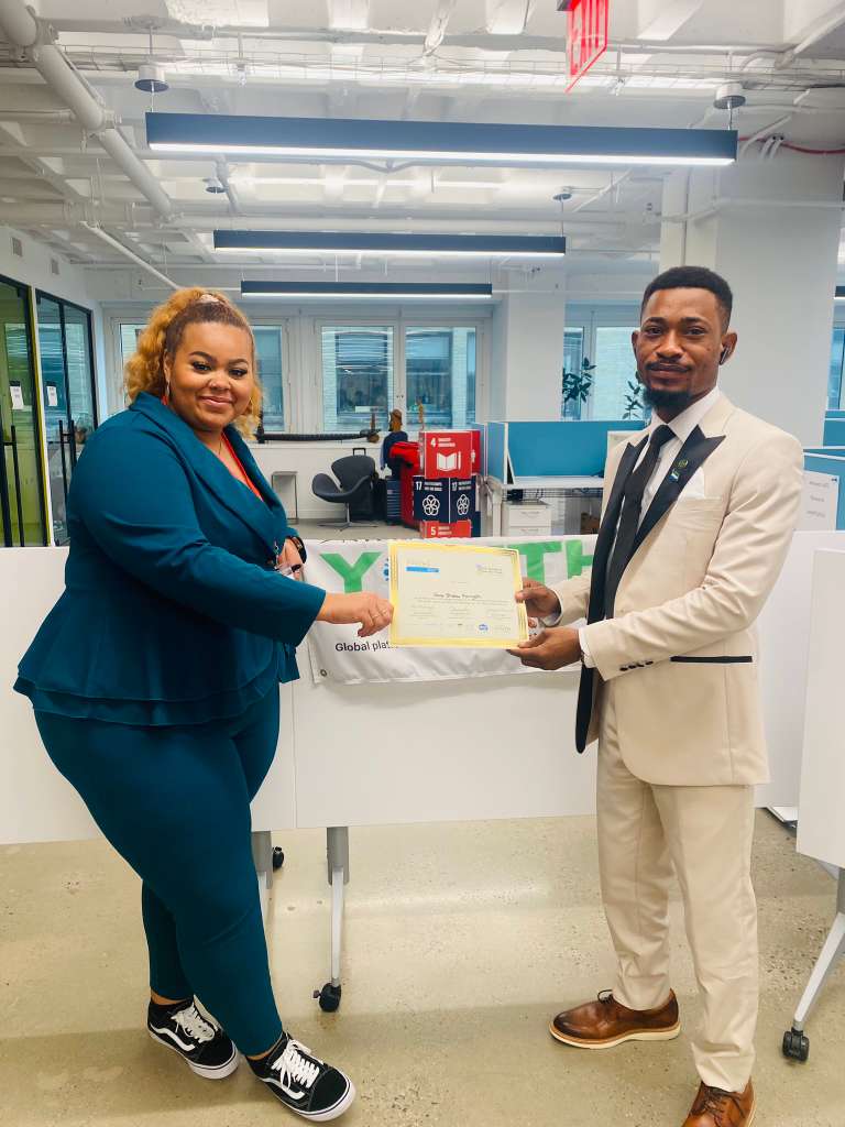 Sheku Foryoh with youth delegates